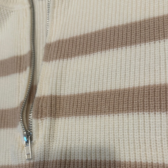 Double Zero | Women’s Striped Sleeveless Zip-Up Sweater Vest - Picture 10 of 11